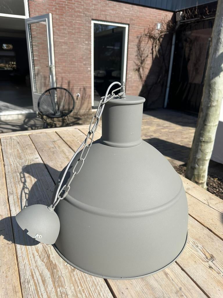 Industriele grijze lamp model Tycho, Ophalen, Gebruikt, Industrieel