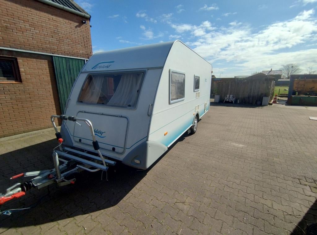 Eifelland 500 TK met mover, nieuwe voortent en luifel, Treinzit, 750 - 1000 kg, Omvormbare zithoek, Koelkast