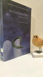 Dekker, Cees e.a.; En God beschikte een worm, Ophalen of Verzenden, Gelezen, Christendom | Protestants