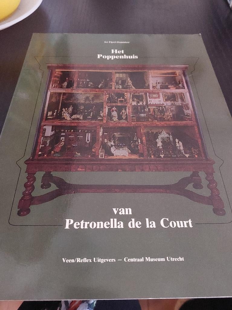 het poppenhuis  petronella de la court, Ophalen of Verzenden, Zo goed als nieuw, Poppenhuis