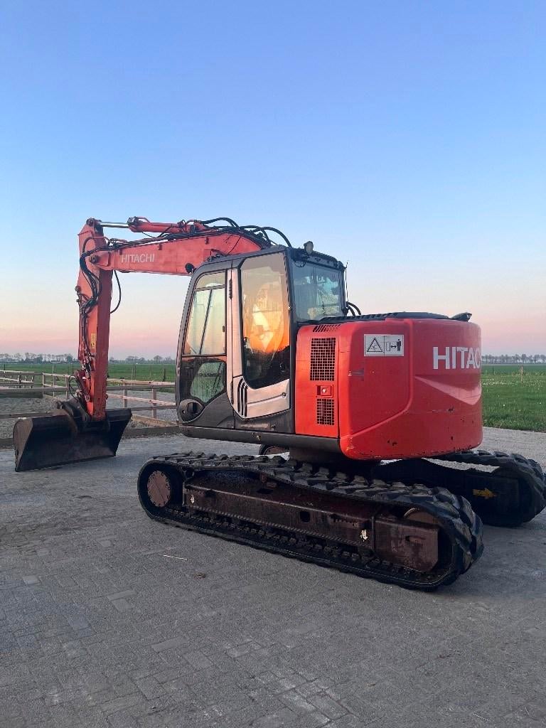 Hitachi ZX 135 US-3 (bj 2011), Zakelijke goederen, Machines en Bouw | Kranen en Graafmachines, Graafmachine