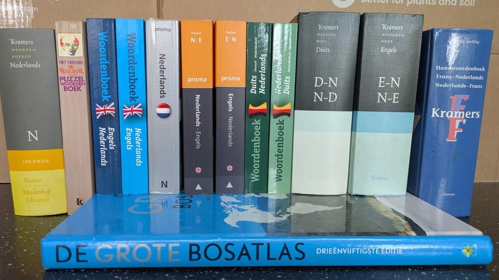 Diverse woordenboeken en De Grote Bosatlas, Gelezen, :, Nederlands, Ophalen of Verzenden