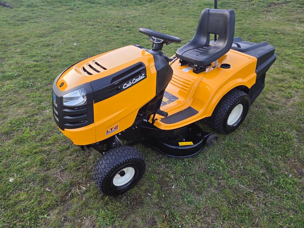 Cub Cadet LT2 NR92 zitmaaier als nieuw Hydrostaat / Mulchkit, Tuin en Terras, Zitmaaiers, Zo goed als nieuw, Cub Cadet, 90 tot 120 cm