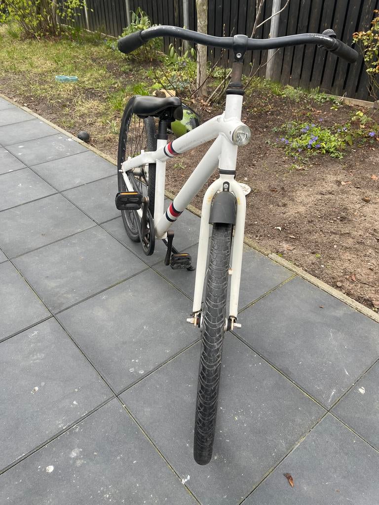 Witte stadsfiets met sportieve strepen, 53 tot 57 cm, Ophalen of Verzenden, Gebruikt, Overige merken