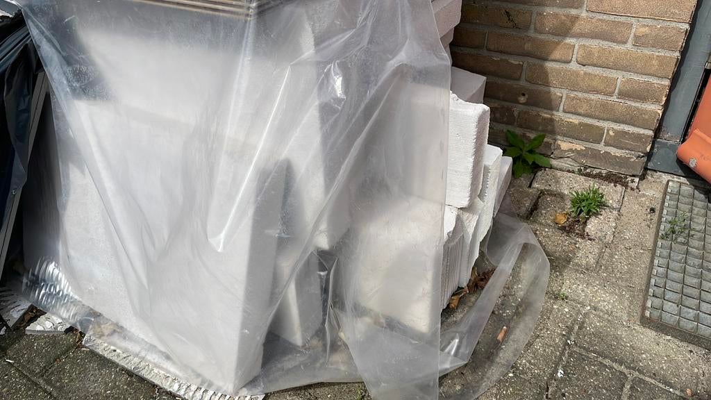 Gratis kalkzandsteen eaton blokken, Ophalen, Zo goed als nieuw, Kalkzandstenen
