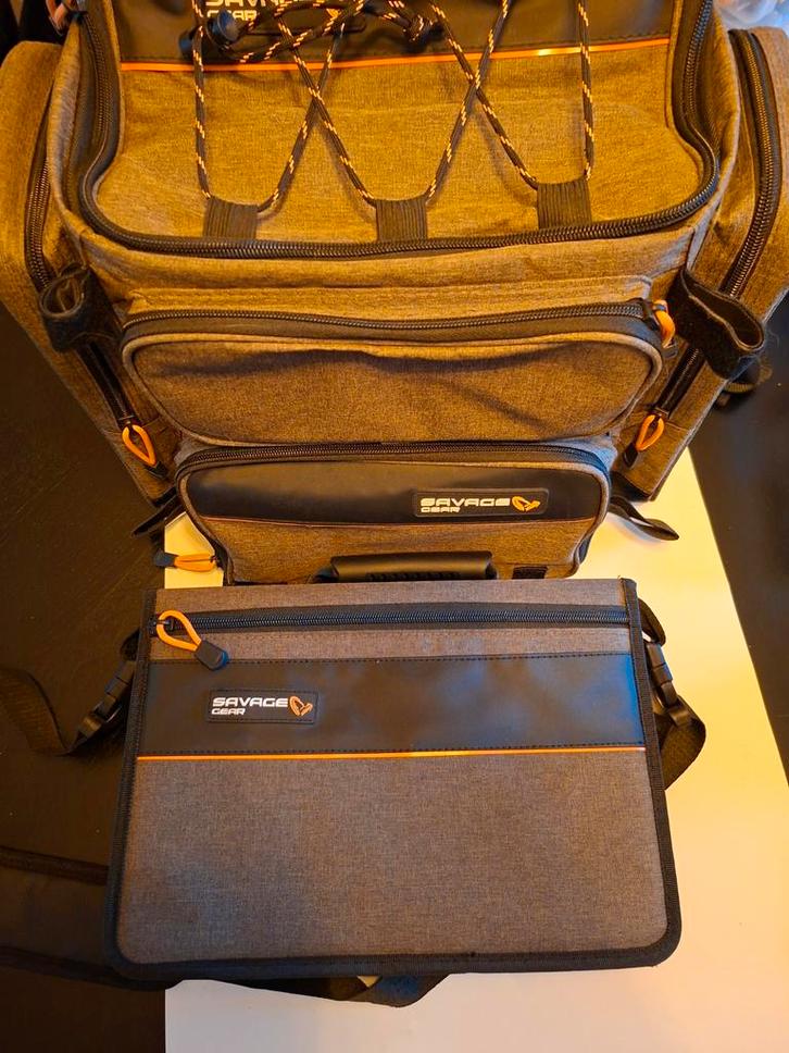TWEE SAVAGE GEAR ROOFVIS TASSEN, Watersport en Boten, Hengelsport | Roofvissen, Overige typen, Ophalen of Verzenden