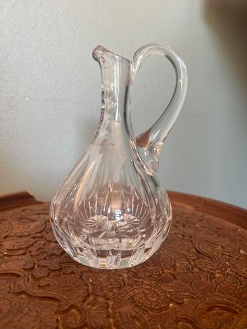 Kristallen schenkkaraf met oor – vintage geslepen glas beschikbaar voor biedingen