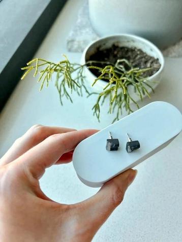 New unique designer porcelain platinum earrings beschikbaar voor biedingen
