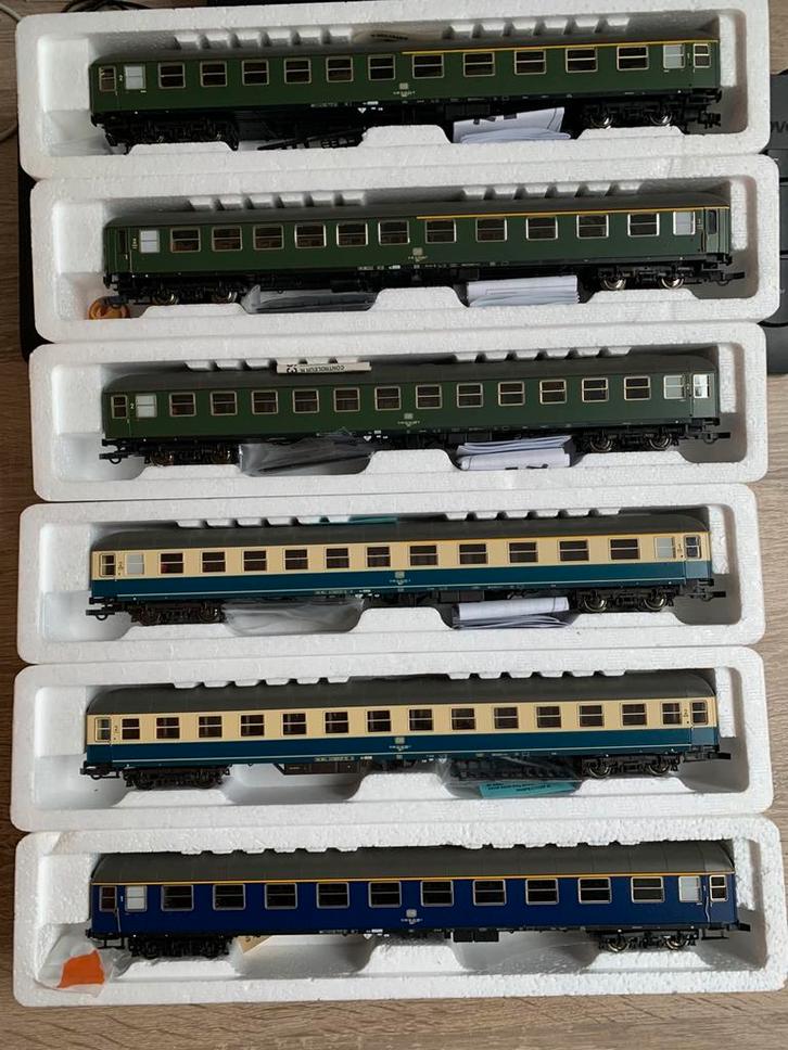 Roco: DB sneltreinrijtuigen (303mm lang & verlichting), Hobby en Vrije tijd, Modeltreinen | H0, Zo goed als nieuw, Wagon, Gelijkstroom