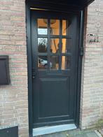 Voordeur met brievenbus