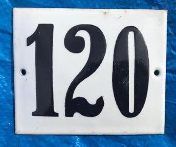 mooi oud en bol zwart-wit emaille huisnummer ; 120. beschikbaar voor biedingen