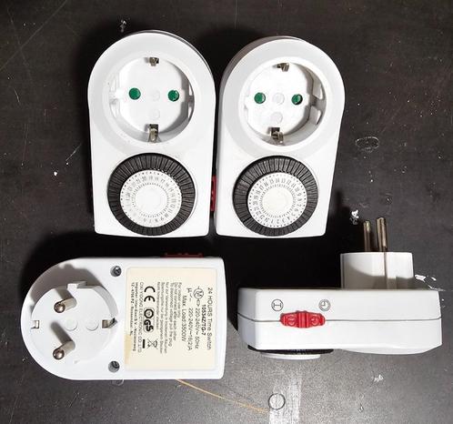 Tijdschakelaars 24uur-max 3500Watt 4stuks Nieuw €7,50, Doe-het-zelf en Verbouw, Elektra en Kabels, Nieuw, Schakelaar, Ophalen of Verzenden