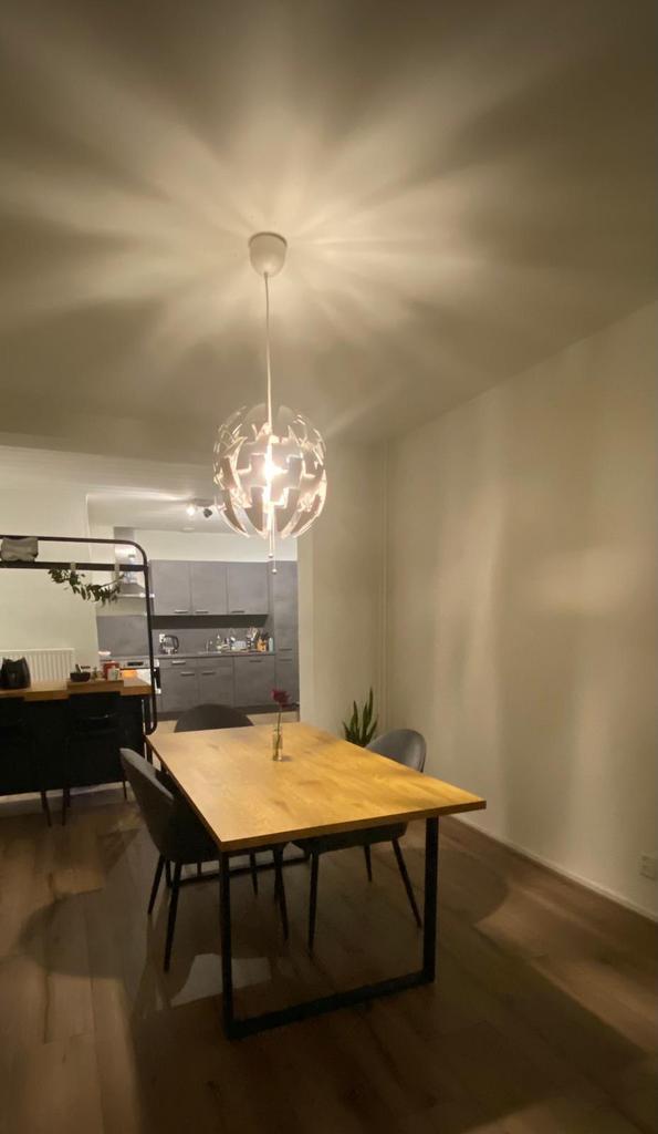 JYSK Tafel AABENRAA & 4 Stoelen SABRO, Huis en Inrichting, Tafels | Eettafels, Zo goed als nieuw, 50 tot 100 cm, 150 tot 200 cm