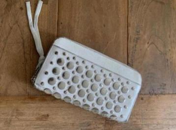 Leren portemonnee Fab wit met studs 20 x 13 cm beschikbaar voor biedingen