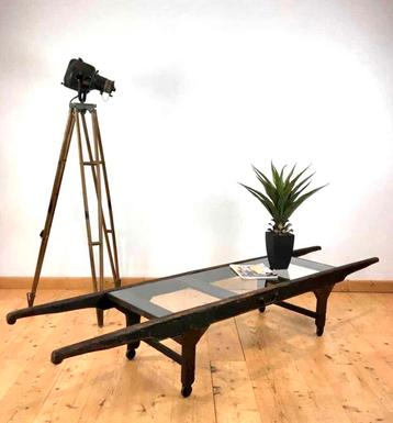 Antieke Leger Draagberrie Salontafel - 1910 / 1930s beschikbaar voor biedingen