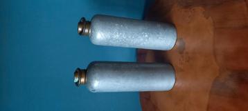 2 oude antieke baby kruiken beschikbaar voor biedingen