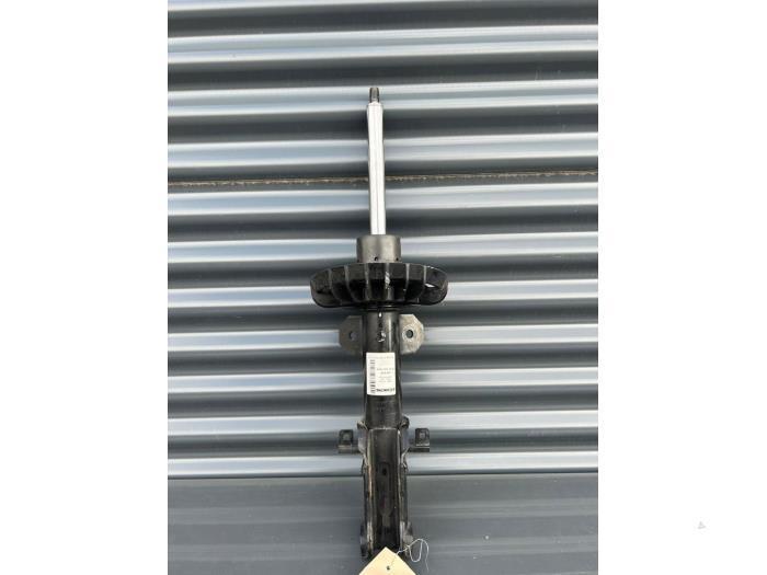 Schokdemperpoot rechts-voor van een Mercedes Vito, Auto-onderdelen, Ophanging en Onderstel, Mercedes-Benz, Gebruikt, 3 maanden garantie