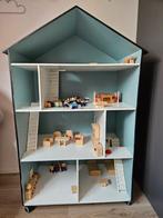 Mooi groot poppenhuis op wieltjes incl toebehoren, Ophalen of Verzenden, Zo goed als nieuw