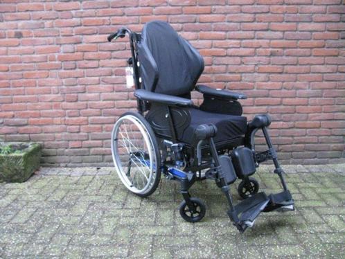 Invacare Dahlia30 vastframe rolstoel 39cm zit-rug kantelbaar, Diversen, Rolstoelen, Zo goed als nieuw, Duwrolstoel, Ophalen