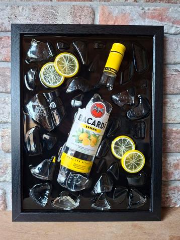 Bacardi Lemon fles verwerkt in een lijst met Epoxy  beschikbaar voor biedingen