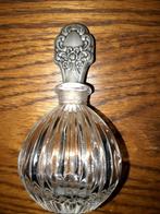 Een mooi en een leuk oud parfumflesje mooi glas en dop, Verzamelen, Retro, Ophalen of Verzenden, Overige typen