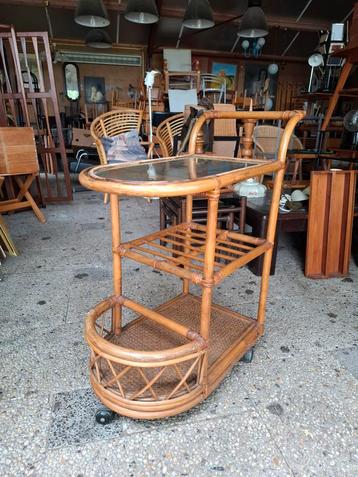 Vintage Riet/Rotan/Bamboe Bartrolley met Glazen Blad beschikbaar voor biedingen