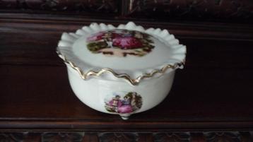 Bonbon schaaltje op pootjes beschikbaar voor biedingen