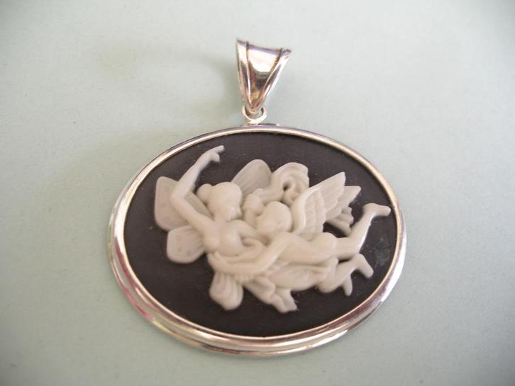 Een mooie Oude Zilveren Camee Hanger met Zwart/witte Onyx, Sieraden, Tassen en Uiterlijk, Antieke sieraden, Hanger, Zilver, Met edelsteen