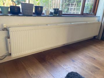 Radiator 239cm x 40cm Type: 22. Dubbele convector 3206 Watt beschikbaar voor biedingen