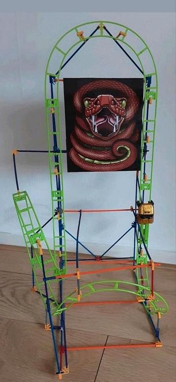 NIEUWE GROTE ORGINELE K.NEX COBRA'S COIL ROLLER COASTER MET  beschikbaar voor biedingen