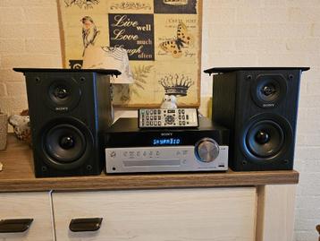 Nette Sony CMT-SBT100B DAB+ Bluetooth USB CD Systeem. beschikbaar voor biedingen