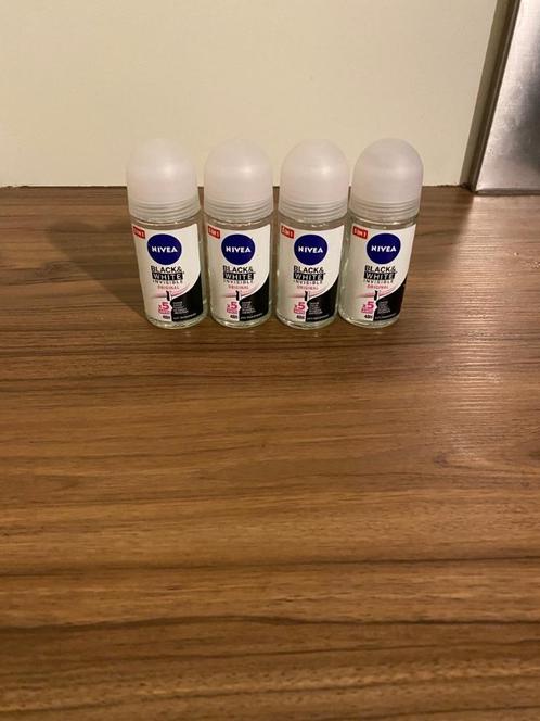 Nivea Deo Roll On Invisibly Black & White 50 ml deodorant 4x, Sieraden, Tassen en Uiterlijk, Uiterlijk | Lichaamsverzorging, Nieuw