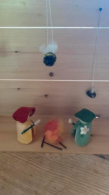Sint Jan Sint Jan broodjes bakken boven vuur op de jaartafel beschikbaar voor biedingen