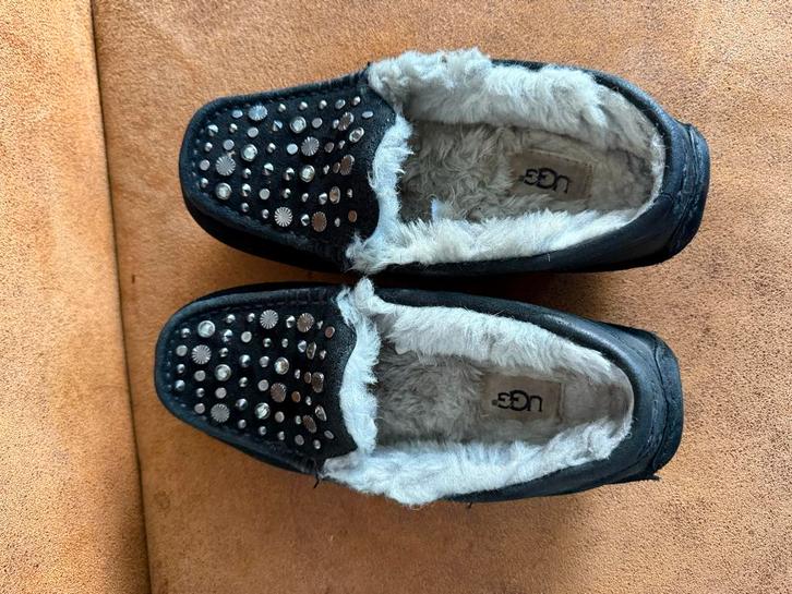 Originele Ugg Pantoffels Zwart/Grijs - Maat 36/37, Kleding | Dames, Schoenen, Zo goed als nieuw, Pantoffels of Sloffen, Zwart