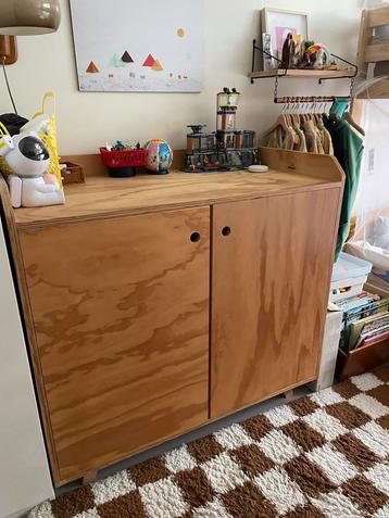 Komode, hout beschikbaar voor biedingen