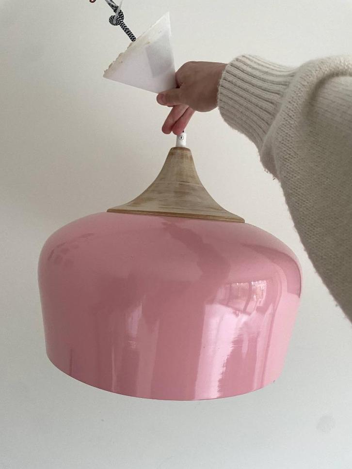 Hanglamp van Metaal en Hout Pine roze, Huis en Inrichting, Lampen | Hanglampen, Gebruikt, Minder dan 50 cm, Hout, Metaal, Ophalen
