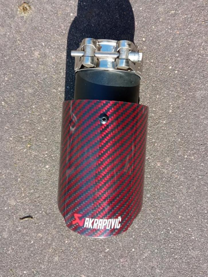 Akrapovic uitlaatsierstuk Rood carbon rond 90 mm inlaat 63mm, Auto diversen, Tuning en Styling, Ophalen of Verzenden