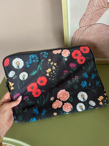 Laptophoes Wouf 13inch beschikbaar voor biedingen
