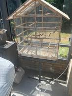 Houten Vogelkooi op voet, Dieren en Toebehoren, Vogels | Hokken en Kooien, Ophalen, Gebruikt, Hout, Vogelkooi