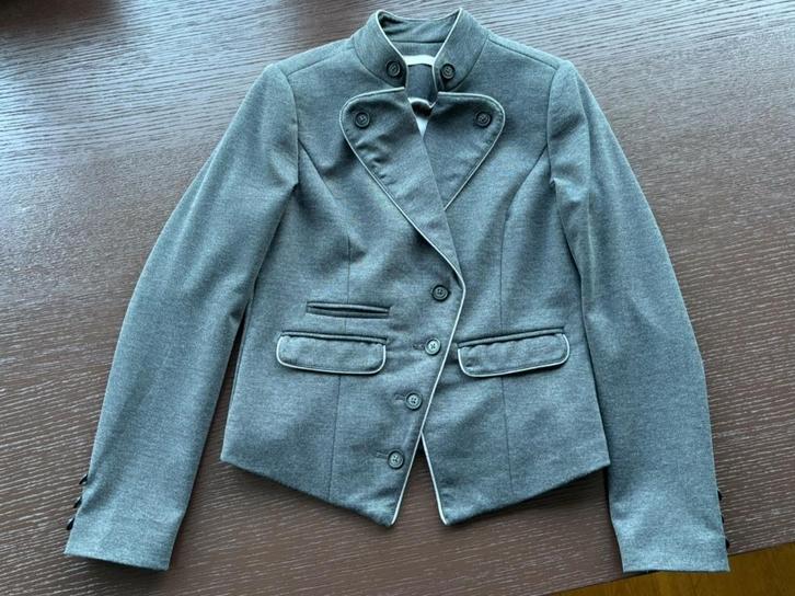 Grijs Leon Tiroler colbertje mt 36 duur bijna splinternieuw, Kleding | Dames, Jasjes, Kostuums en Pakken, Zo goed als nieuw, Jasje