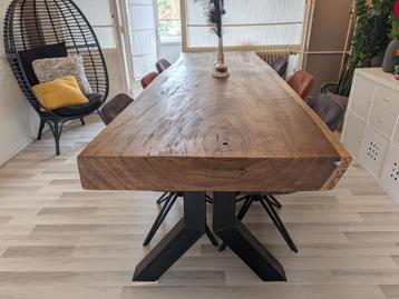 Teak eettafel beschikbaar voor biedingen