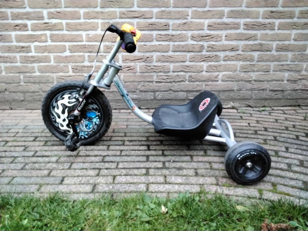 ≥ Stoere trike scream machine Type Razor — Speelgoed Buiten