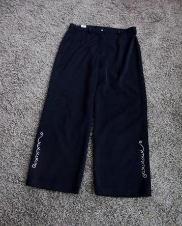 Zwarte stretch pantalon met STRASS, maat 40/42 beschikbaar voor biedingen