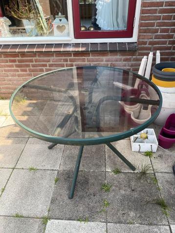 Tuintafel beschikbaar voor biedingen