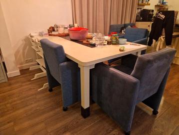 Landelijke eiken keukentafel met massief granieten inzet. beschikbaar voor biedingen