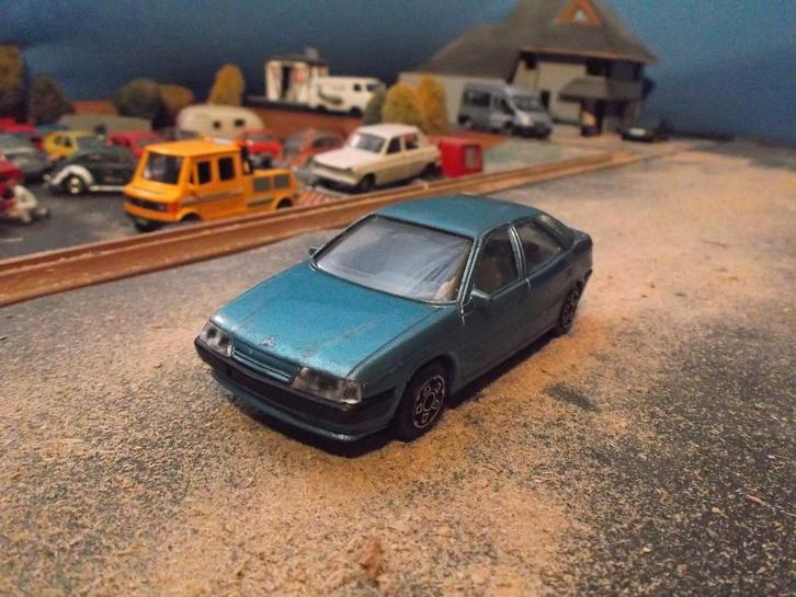 1:43 Citroën Xantia - Bburago blauwmetallic, Hobby en Vrije tijd, Modelauto's | 1:43, Gebruikt, Auto, Overige merken, Ophalen of Verzenden