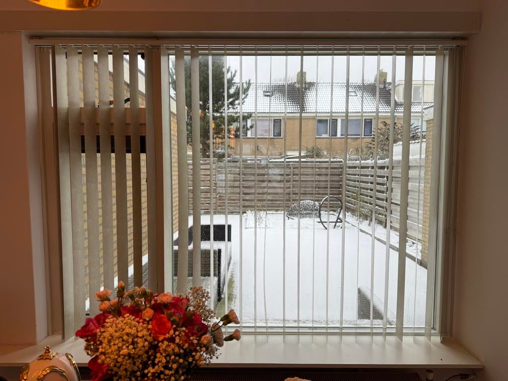 Twee lamellen, Huis en Inrichting, Stoffering | Gordijnen en Lamellen, Beige, Ophalen of Verzenden, Zo goed als nieuw, 200 cm of meer