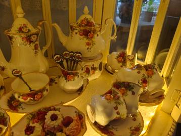 Royal Albert Old Country Roses Servies beschikbaar voor biedingen