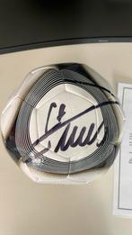 Cr7 bal gesigneerd door Ronaldo met aankoopbewijs., Ophalen of Verzenden