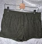 Leuke korte groene korte broek maat L/40 cl essentials, Kleding | Dames, Maat 38/40 (M), Kort, Ophalen of Verzenden, Zo goed als nieuw
